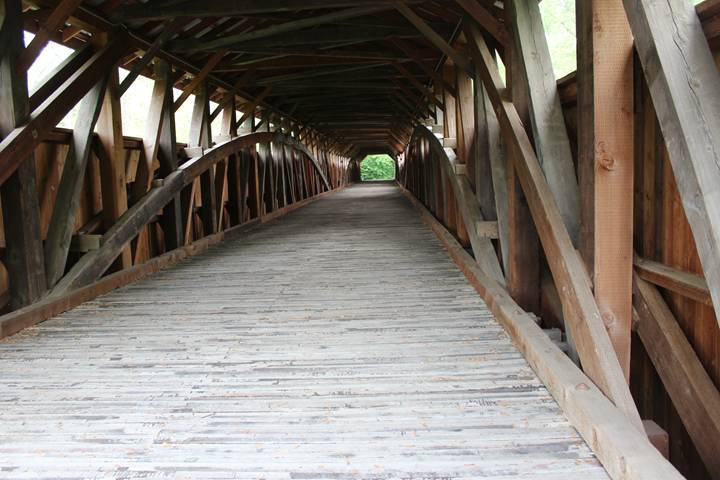  Academia Pomeroy Covered Bridge